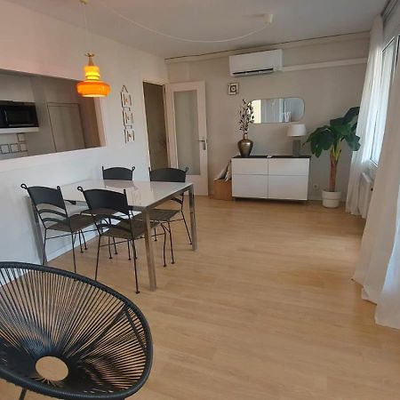 1ª Linea Reformado Y Frente Al Puerto Deportivo Firmamos Contrato Si El Cliente Lo Solicita Aunque Es Necesario Hacer La Reserva Para Poder Comunicarse L'L'Hospitalet de l'Infant Extérieur photo