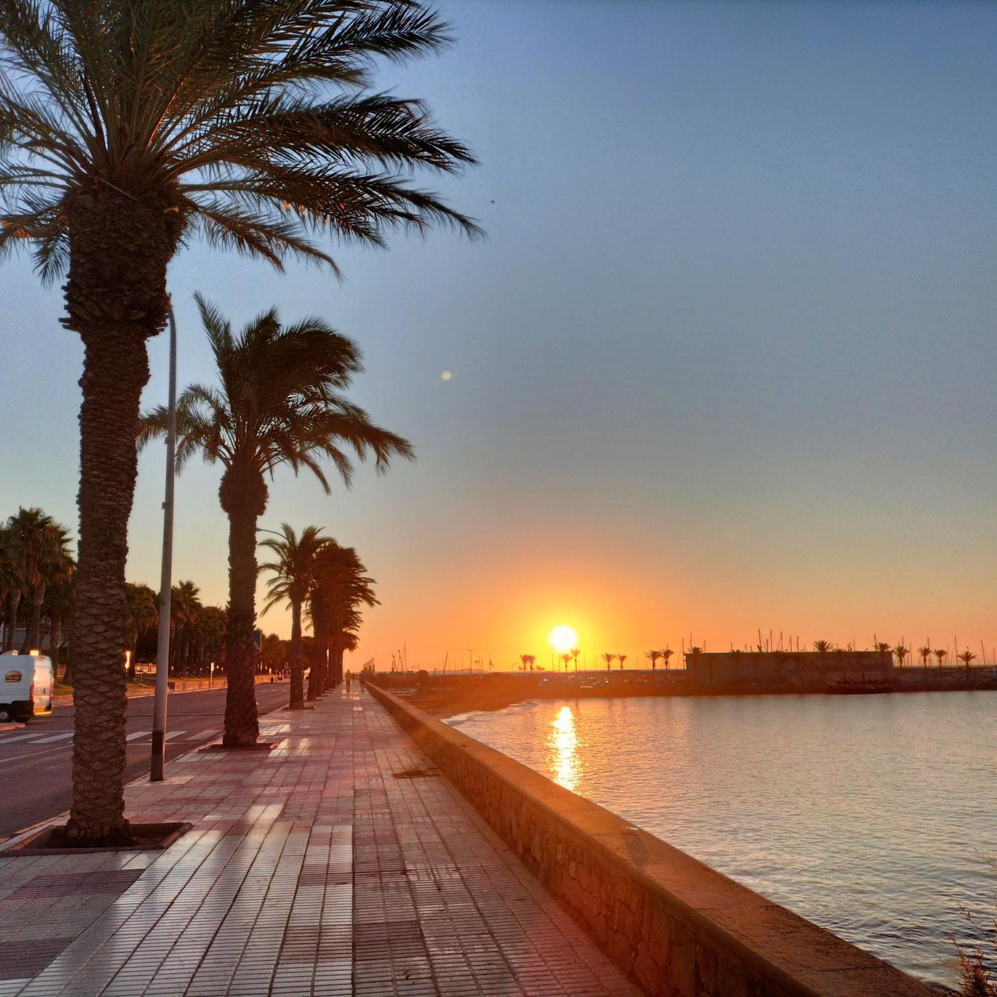 1ª Linea Reformado Y Frente Al Puerto Deportivo Firmamos Contrato Si El Cliente Lo Solicita Aunque Es Necesario Hacer La Reserva Para Poder Comunicarse L'L'Hospitalet de l'Infant Extérieur photo