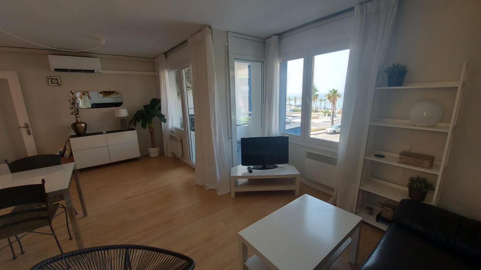 1ª Linea Reformado Y Frente Al Puerto Deportivo Firmamos Contrato Si El Cliente Lo Solicita Aunque Es Necesario Hacer La Reserva Para Poder Comunicarse L'L'Hospitalet de l'Infant Extérieur photo